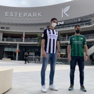 Los nuevos albinegros, Yann Bodiger y Javi Moyano, se presentan en la Plaza Estepark